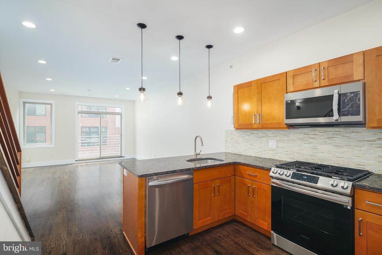 844 15TH Street - Photo 1