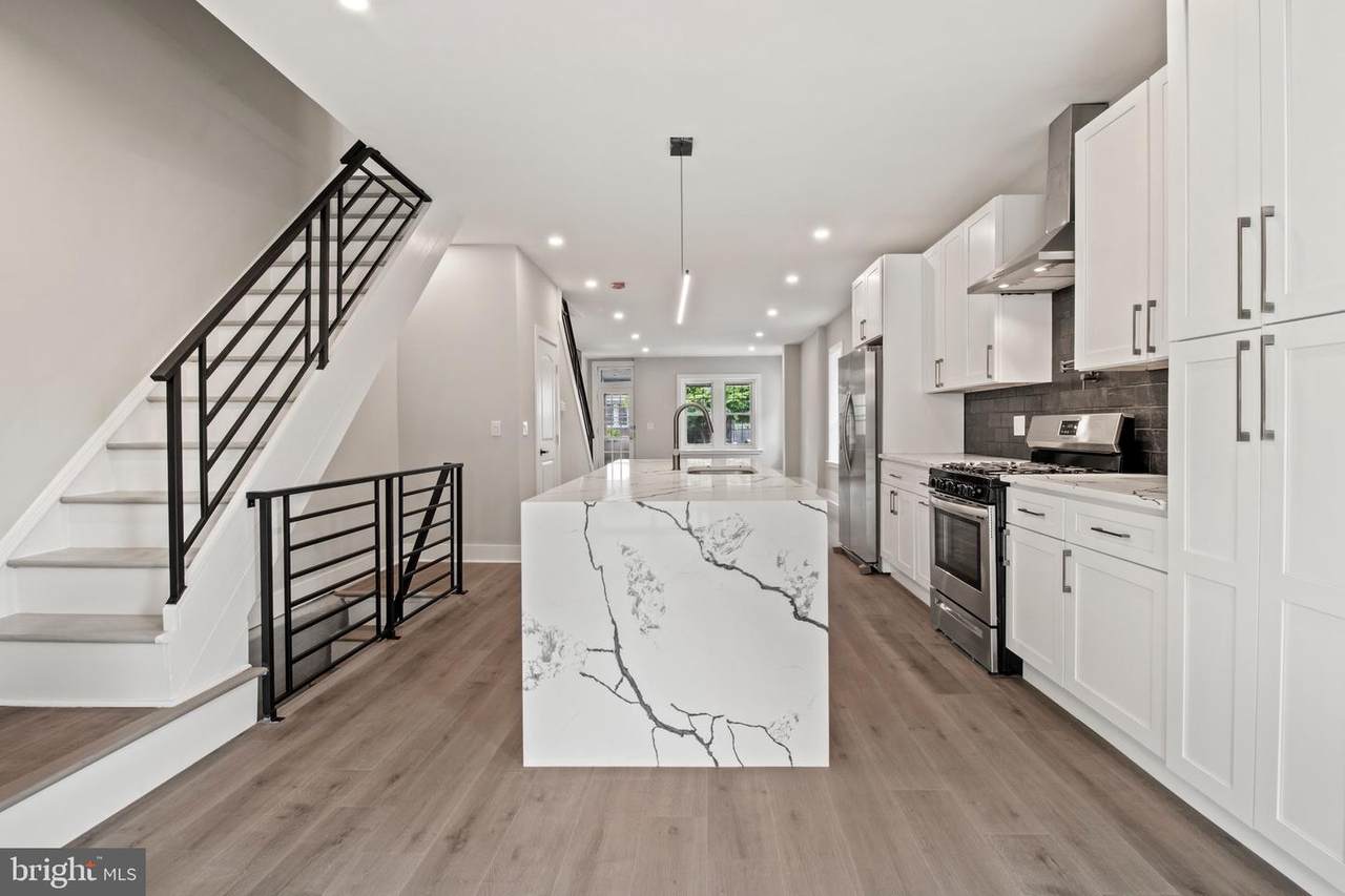 611 Hermitage Street - Photo 1
