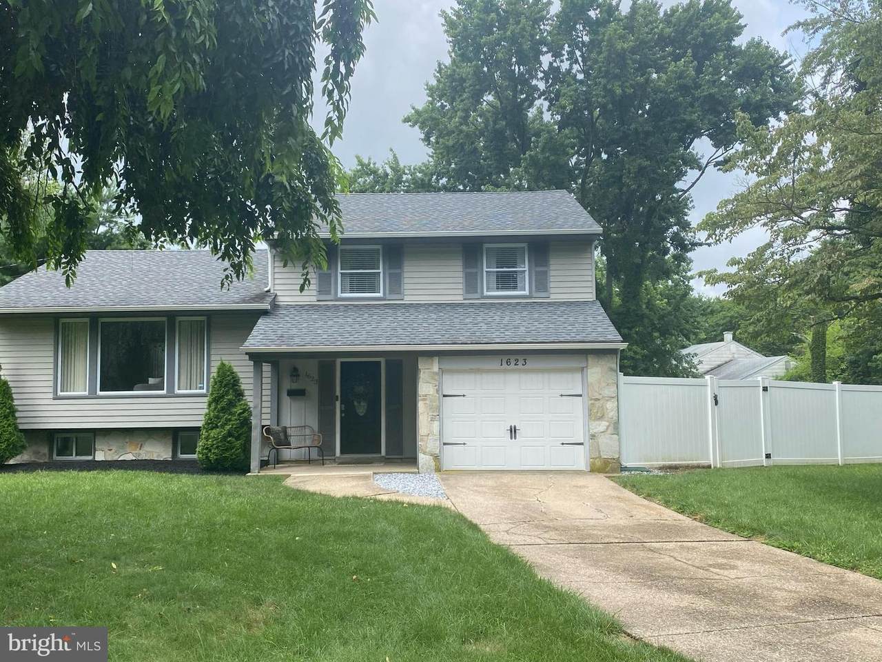 1623 Longfellow Drive - Photo 1