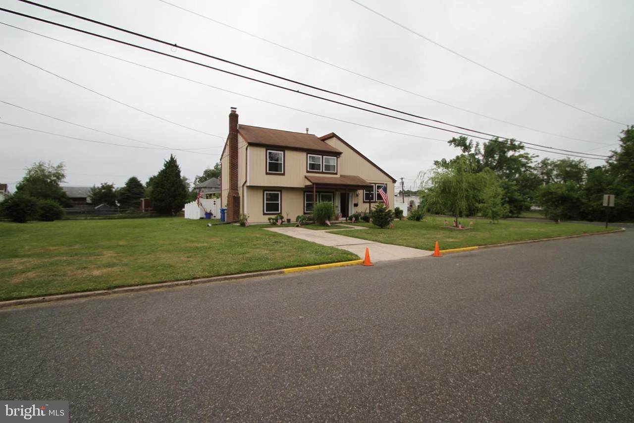 206 Pine Street - Photo 1