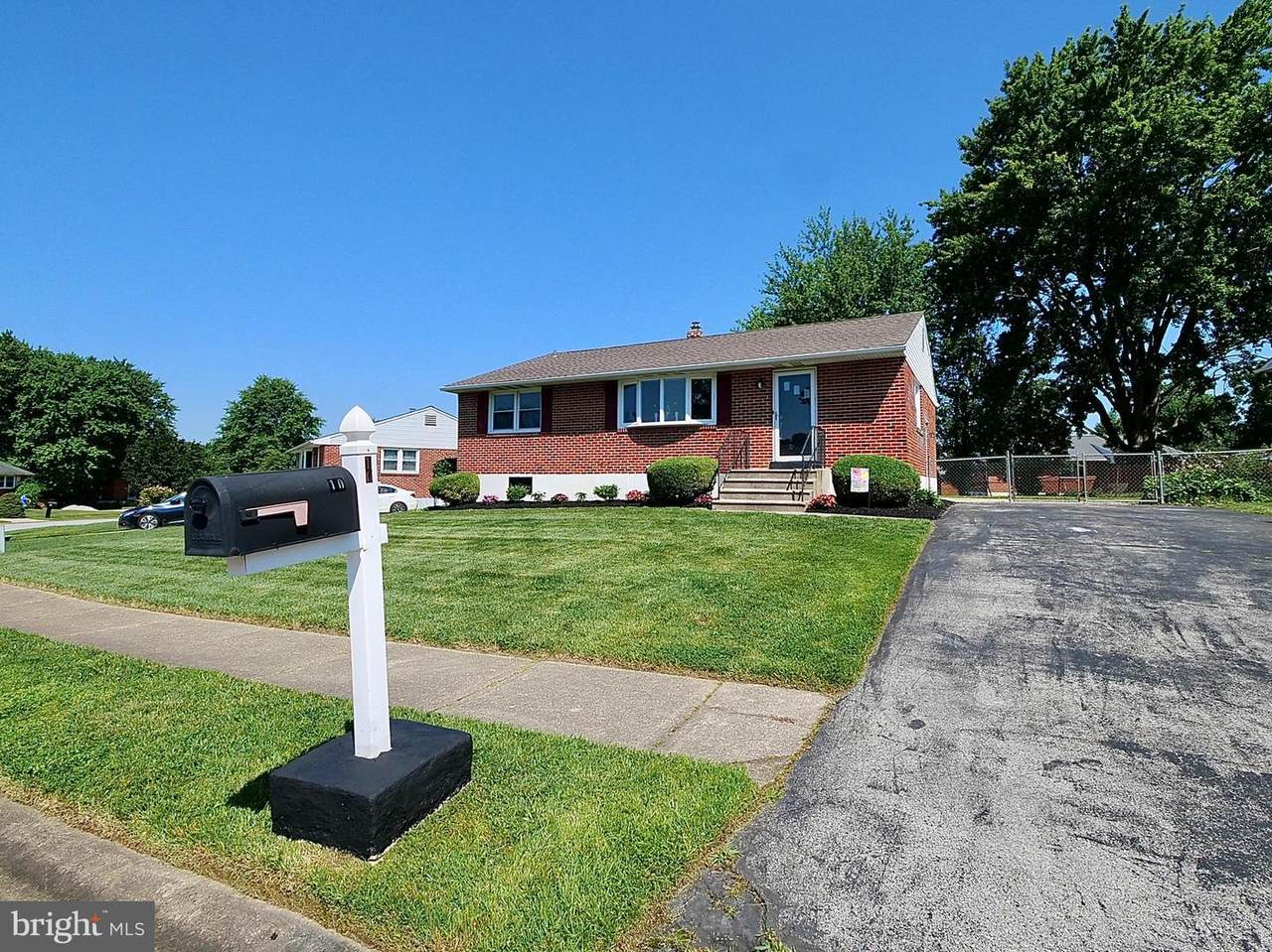 10 Tiverton Circle - Photo 1