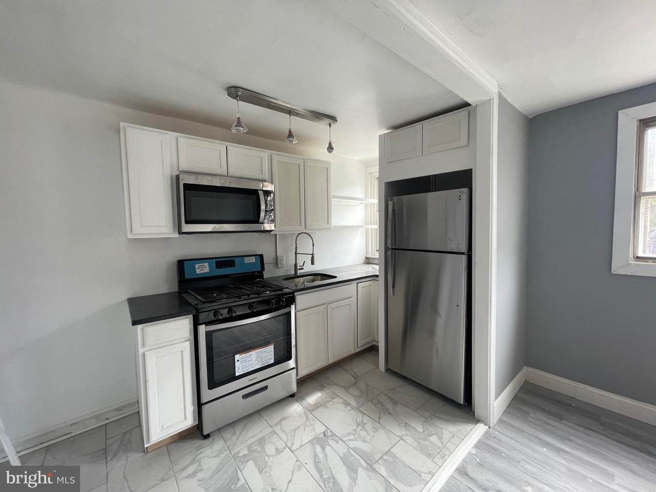 112 7TH Street - Photo 1