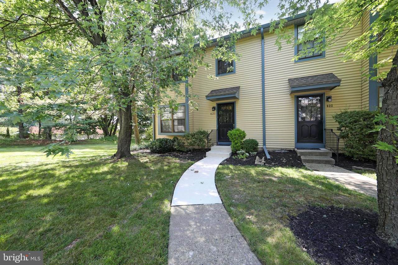 621 Kings Croft - Photo 1