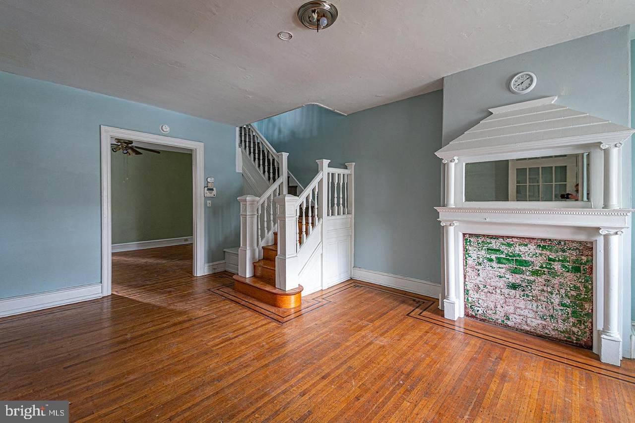 5428 Catharine Street - Photo 1