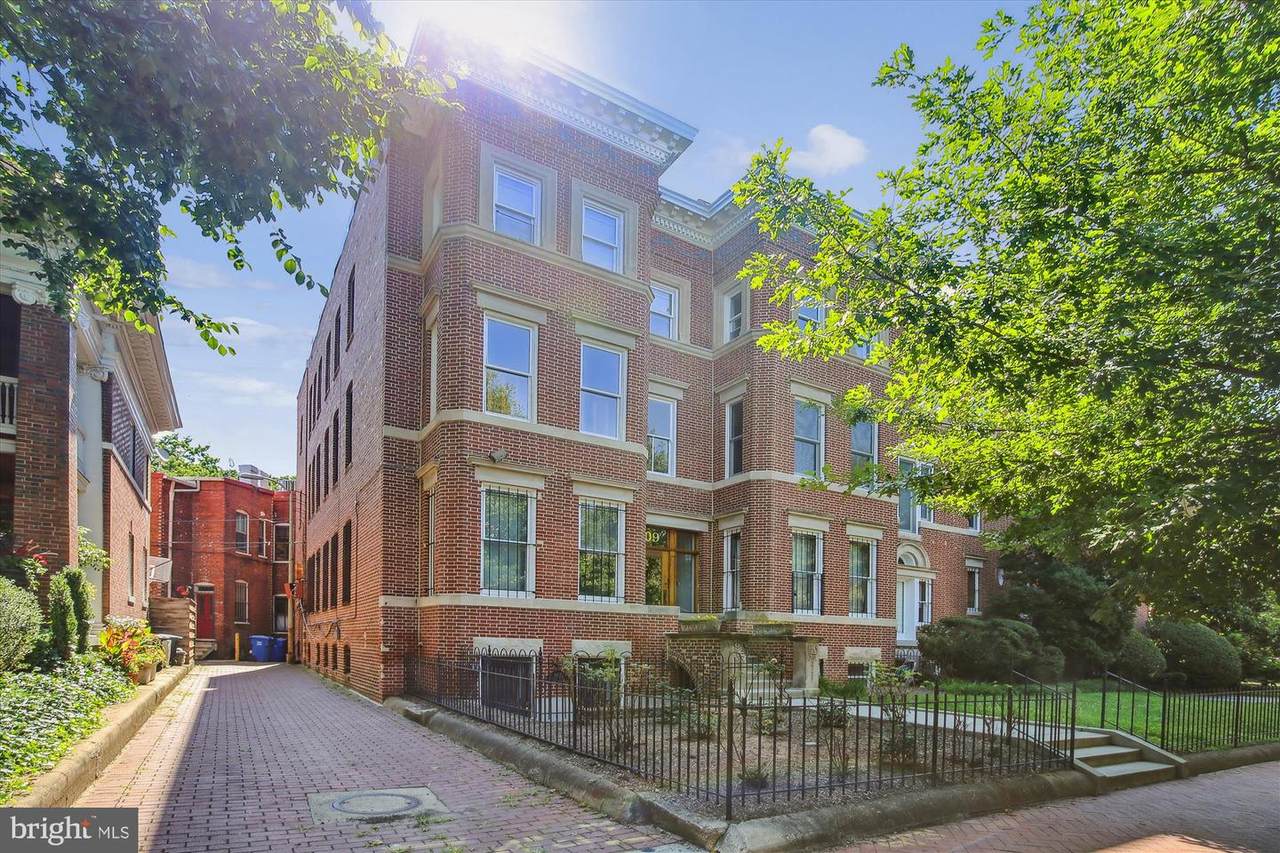 107 12TH Street - Photo 1