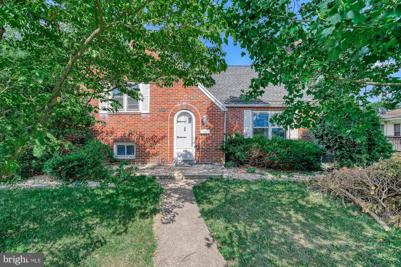 203 Oakleigh Avenue - Photo 1