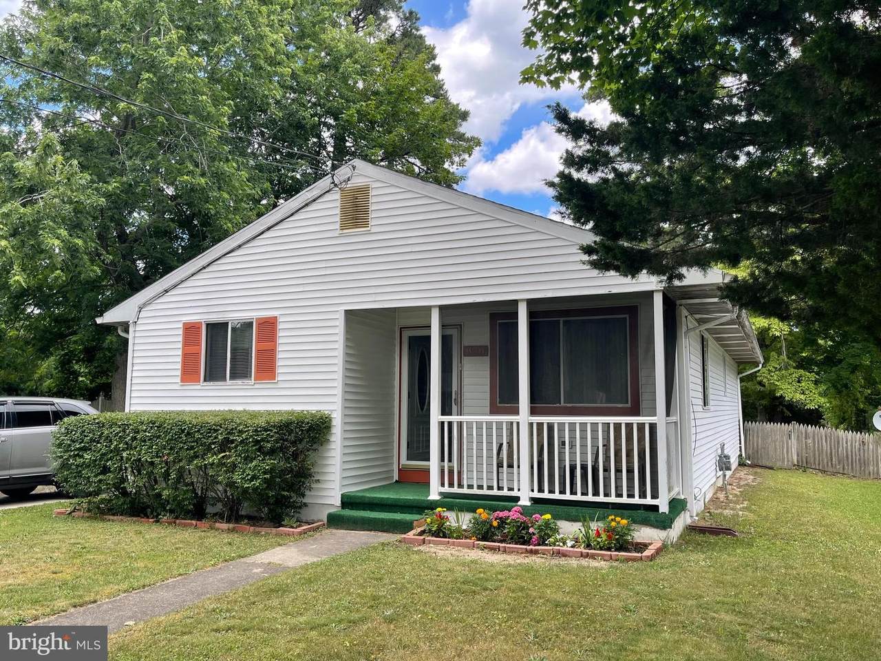 830 Spruce Avenue - Photo 1