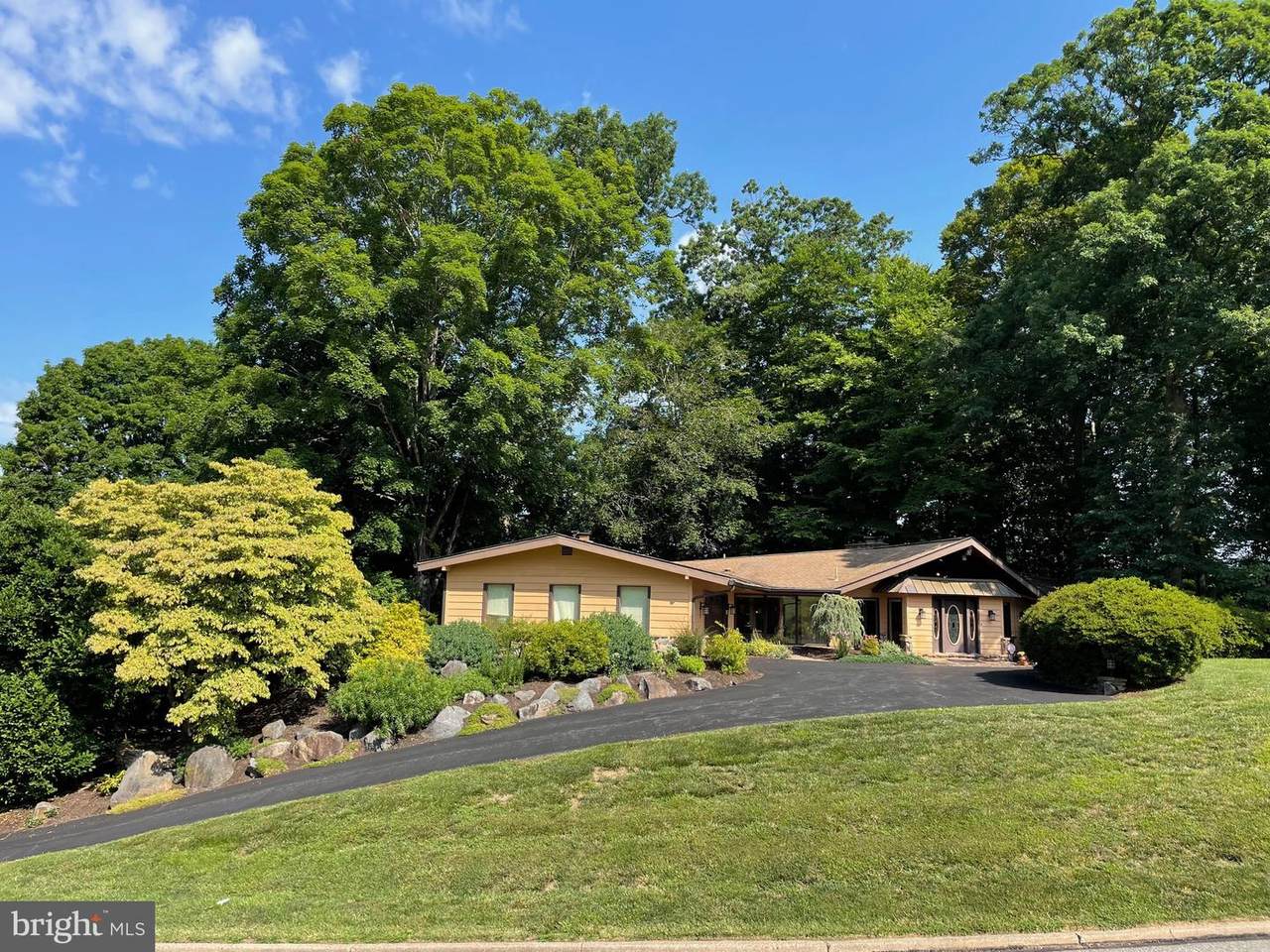204 Fawnhill Road - Photo 1