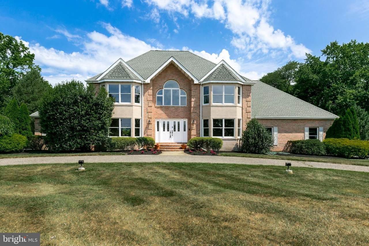 10 Roberts Drive - Photo 1