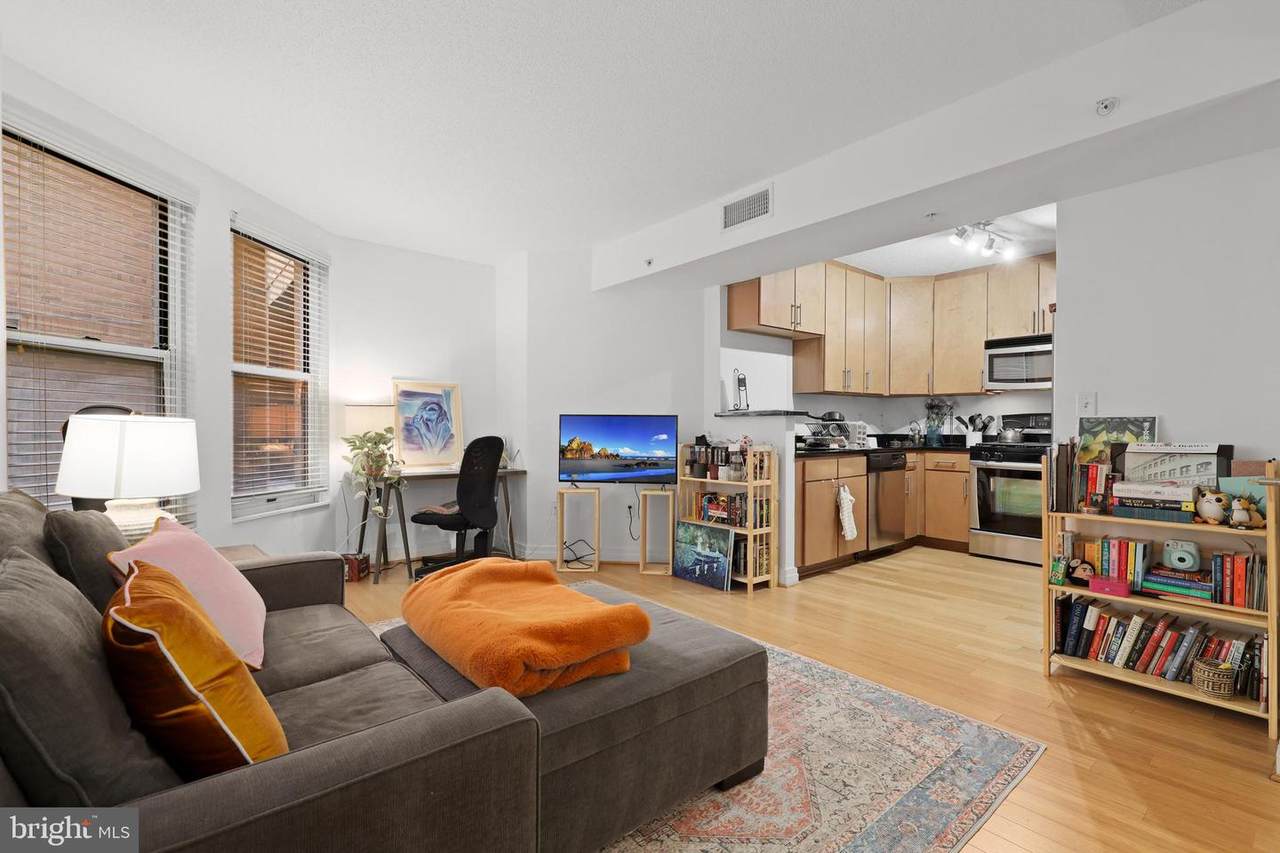 915 E Street - Photo 1