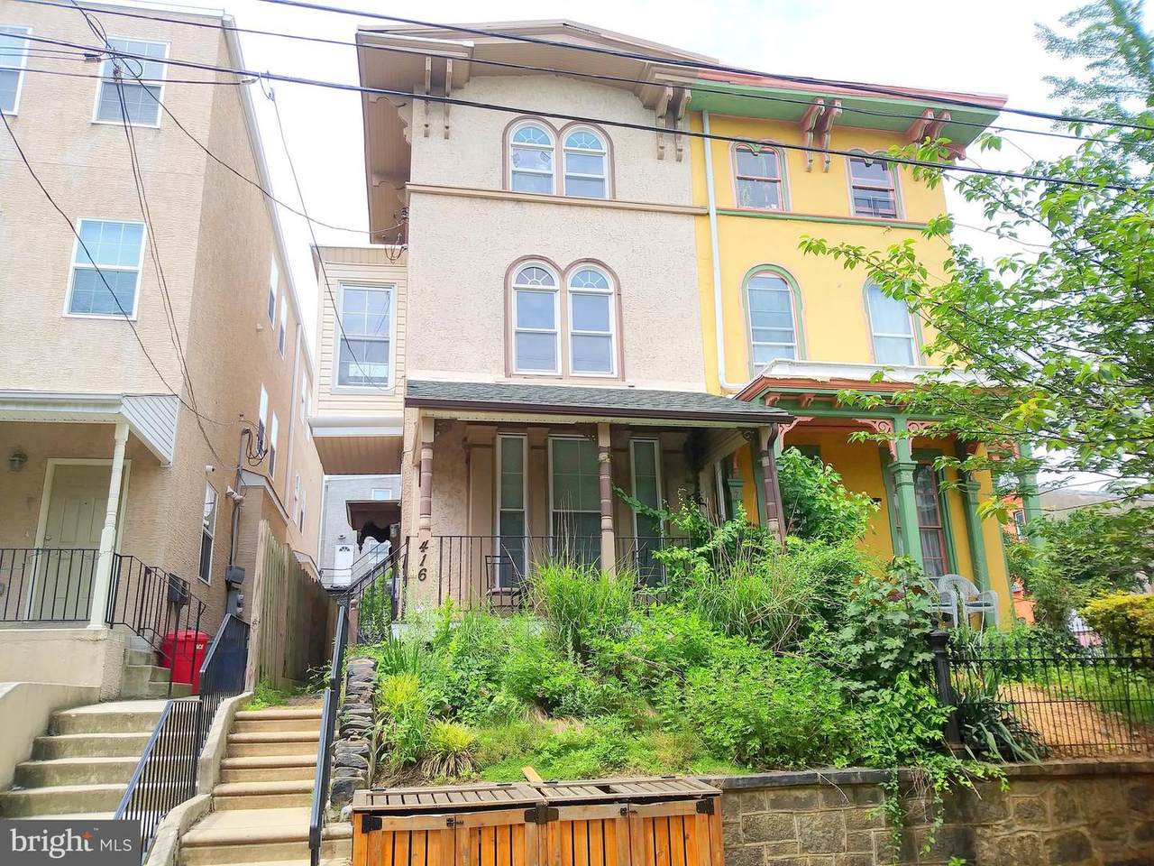 416 32ND Street - Photo 1