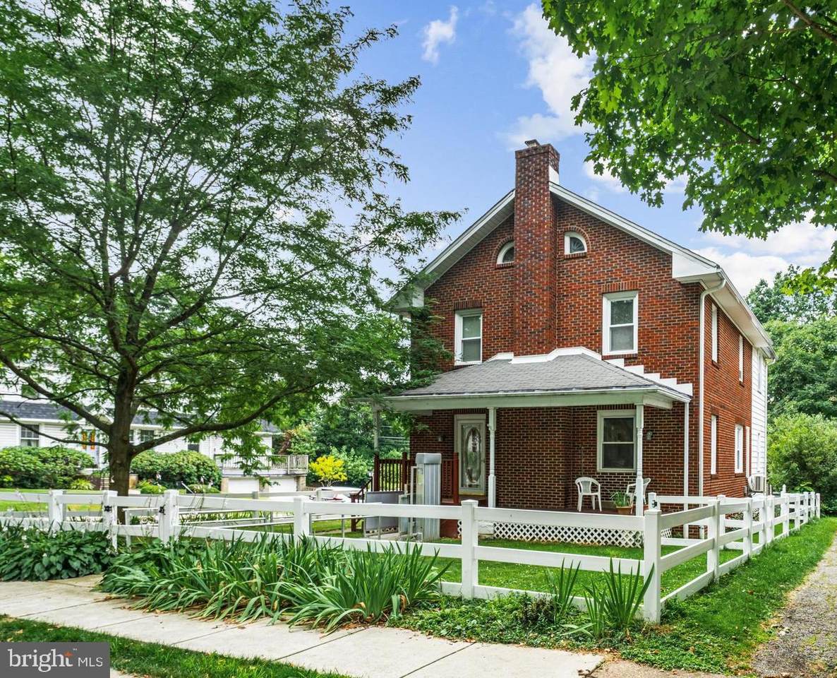 301 Rodman Avenue - Photo 1
