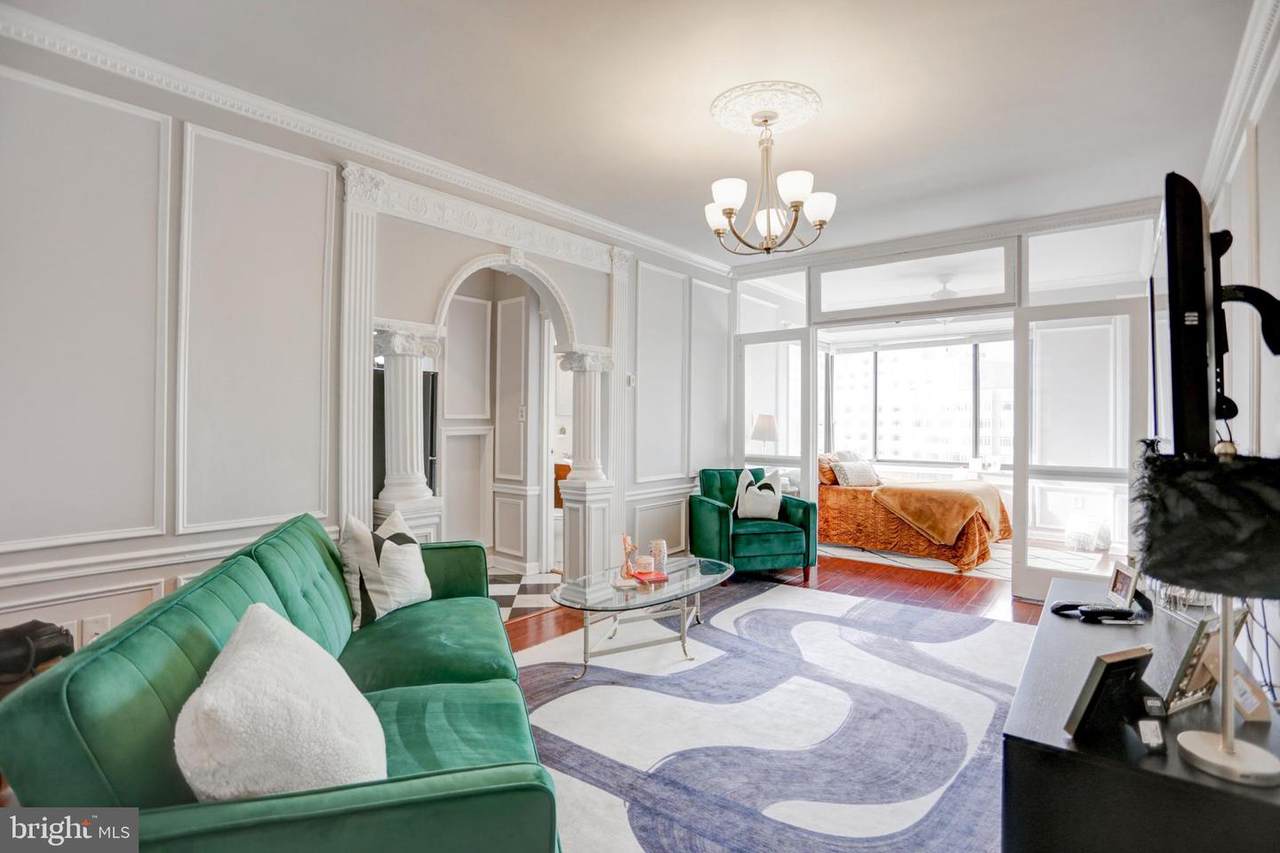 1 Scott Circle - Photo 1