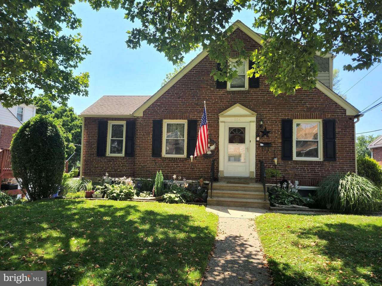 654 Seneca Avenue - Photo 1