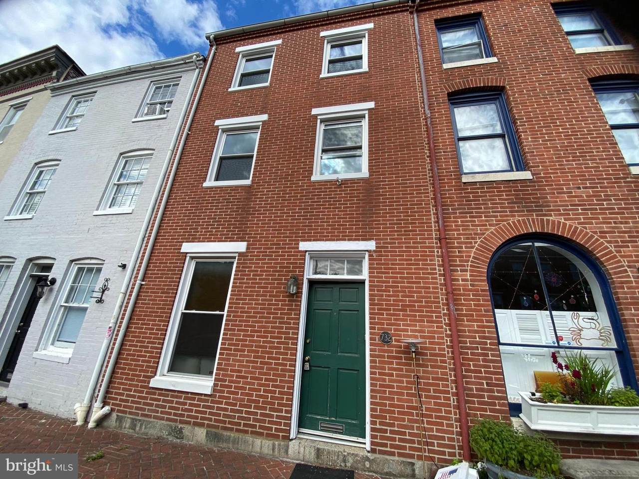 732 Charles Street - Photo 1