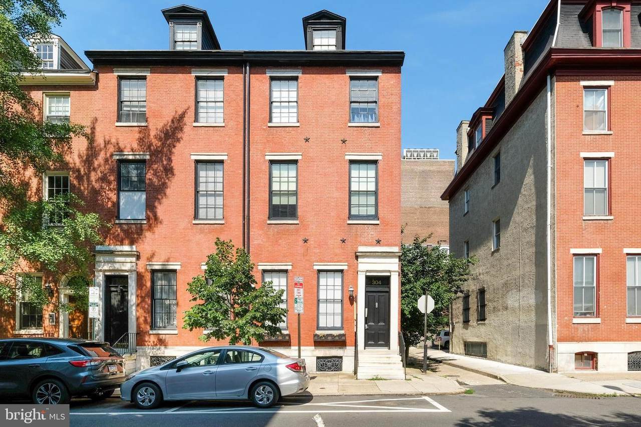 304 10TH Street - Photo 1