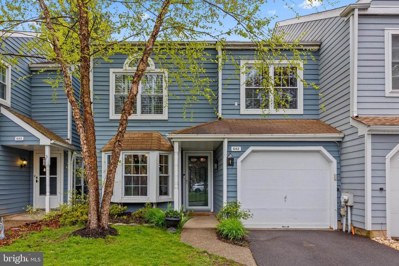 642 Danbury Court - Photo 1