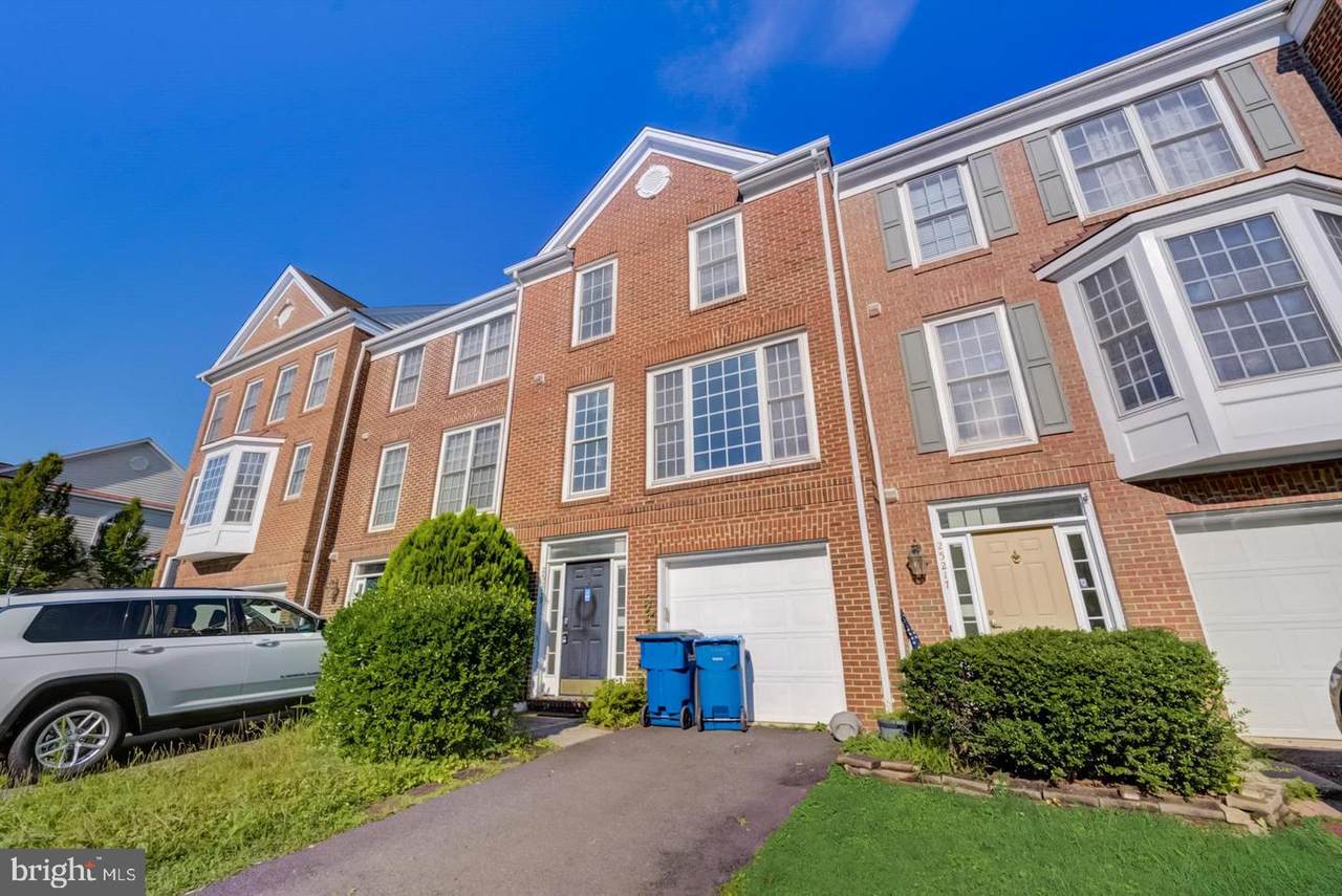 25219 Dunvegan Square - Photo 1