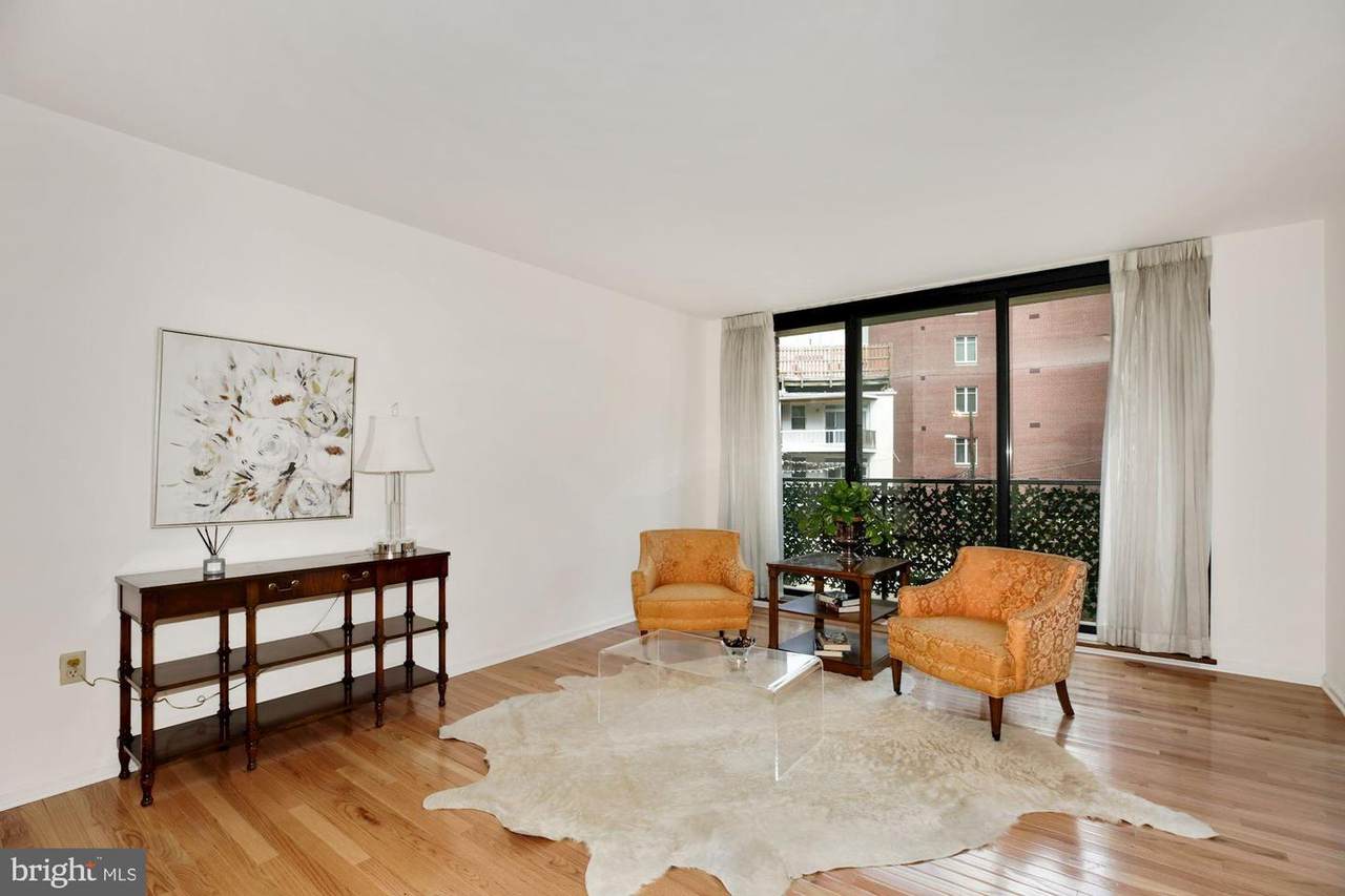 2555 Pennsylvania Avenue - Photo 1