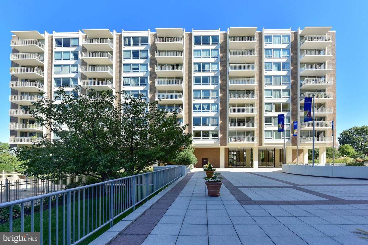 1425 4TH Street - Photo 1