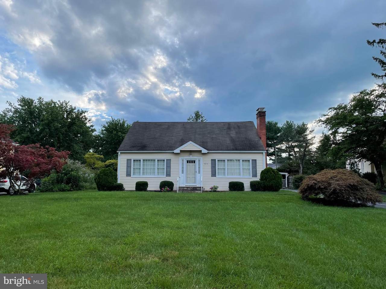 321 Maple Avenue - Photo 1