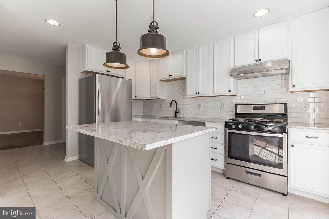 2306 Lexington Mews - Photo 1