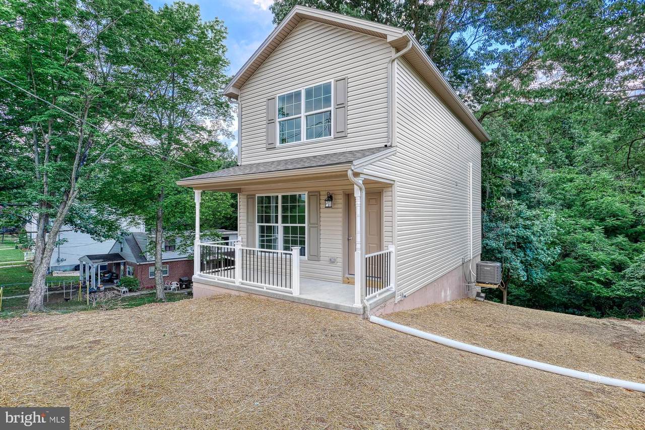 892 3RD AVE - Photo 1