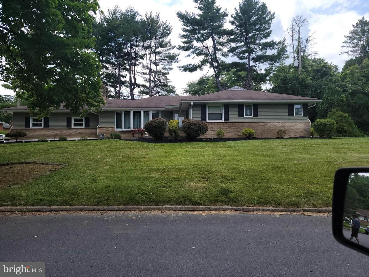 828 Glick Avenue - Photo 1