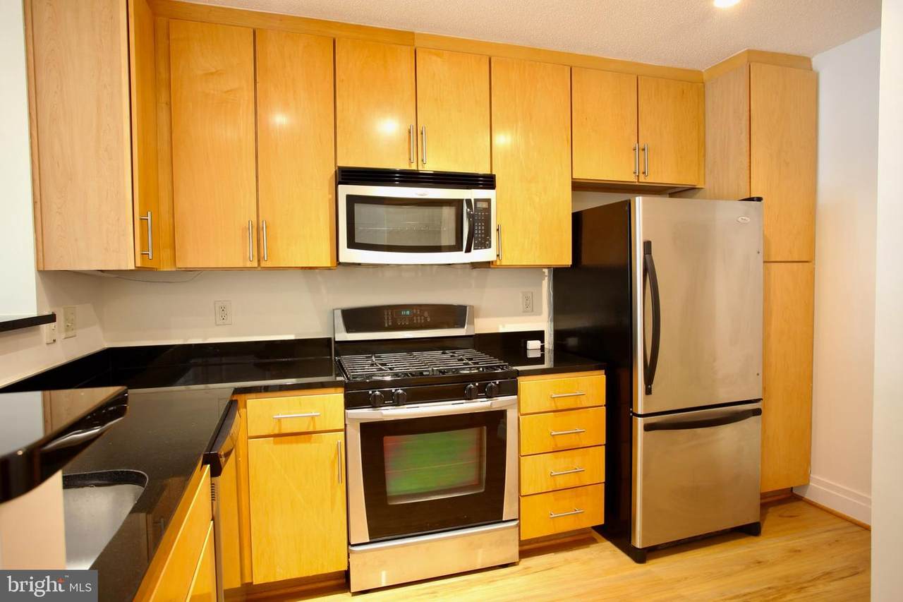 915 E Street - Photo 1