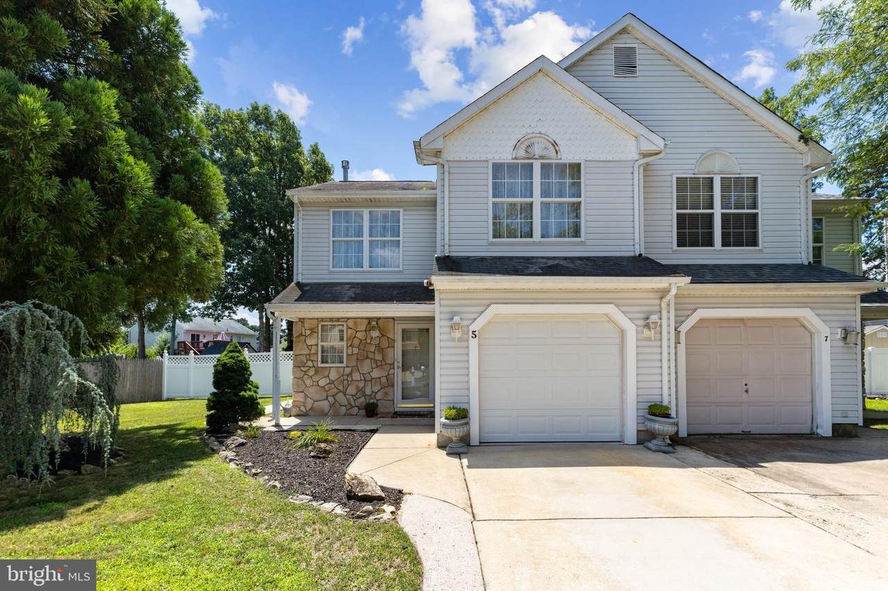 5 Adams Avenue - Photo 1