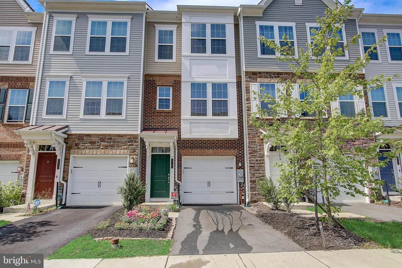 2709 Wessex Circle - Photo 1