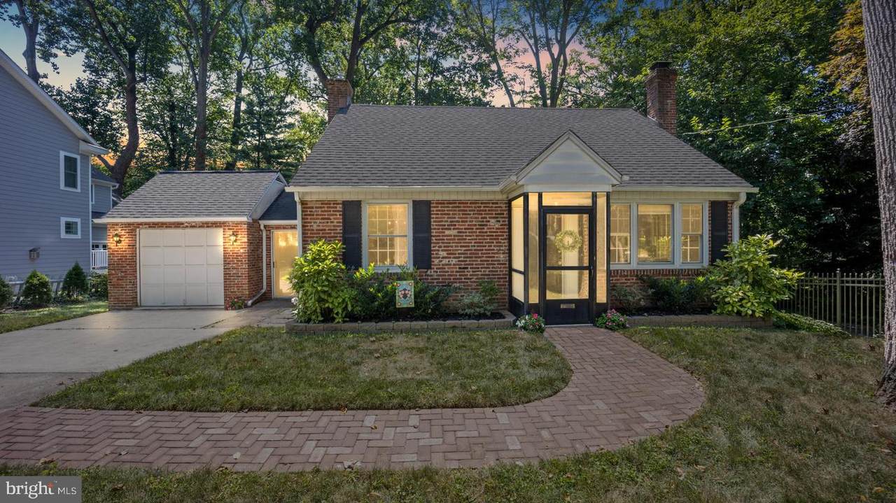 8 Sabine Avenue - Photo 1