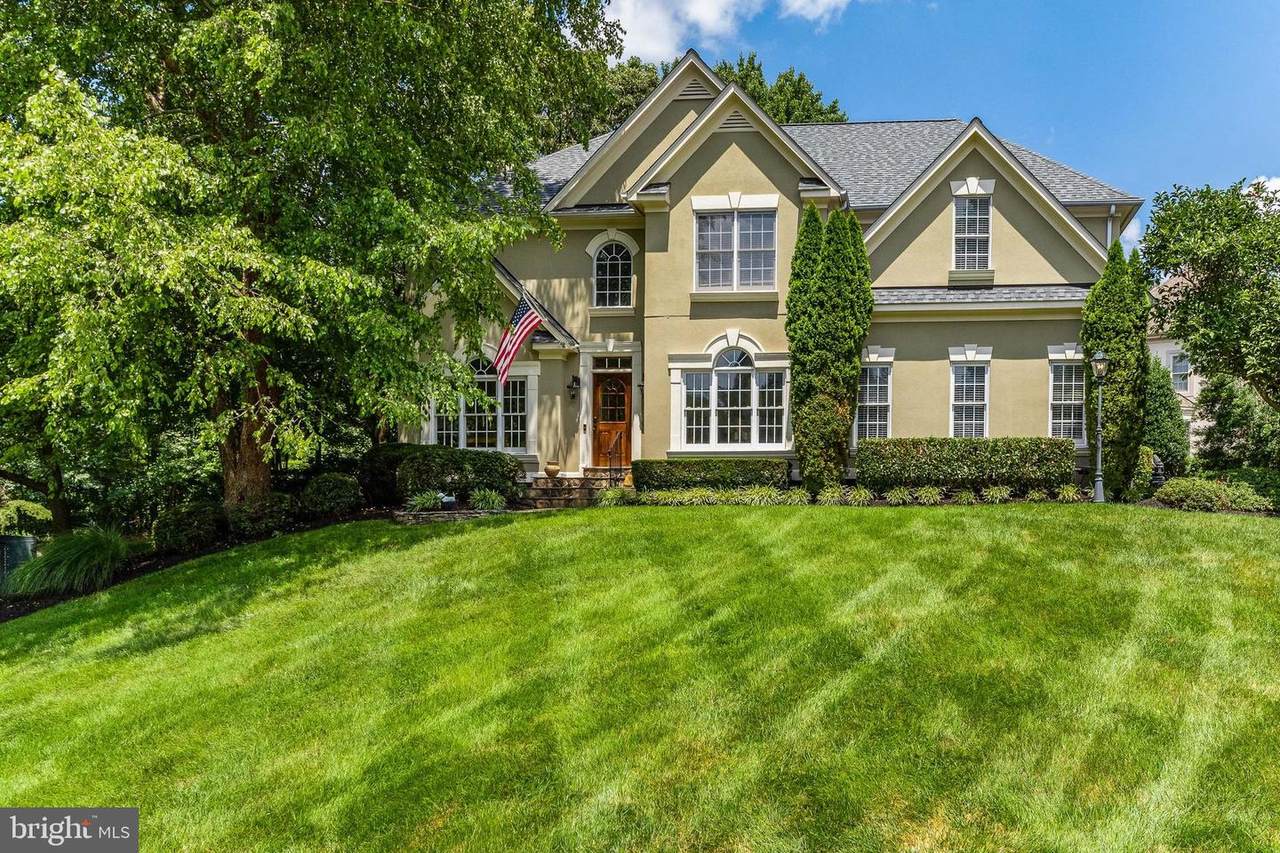 8038 Bonnie Briar Loop - Photo 1