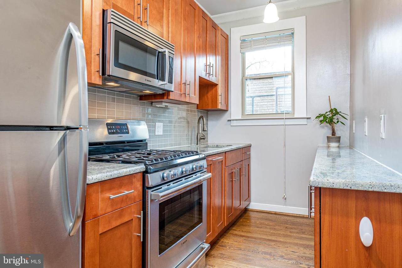 3025 Porter Street - Photo 1