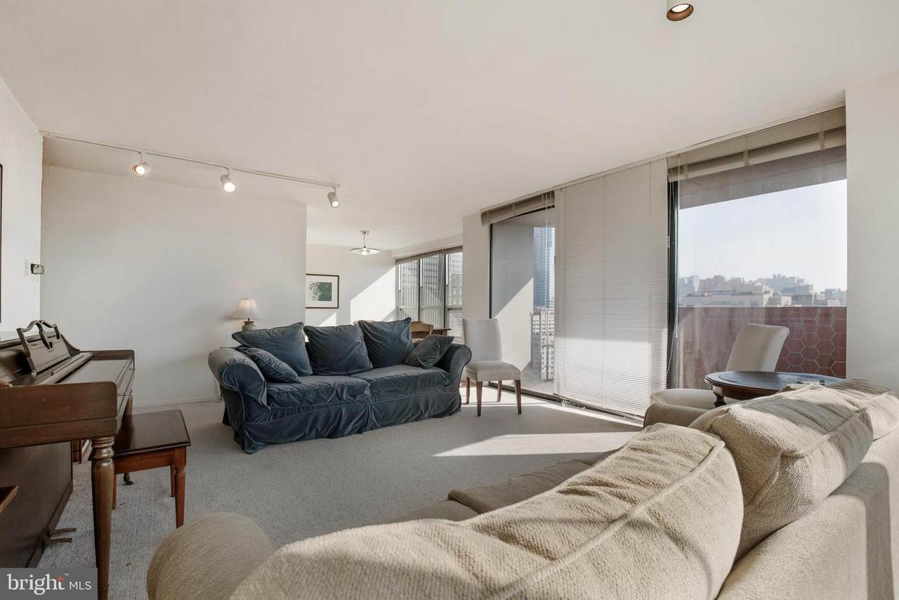 224 Rittenhouse Square - Photo 1