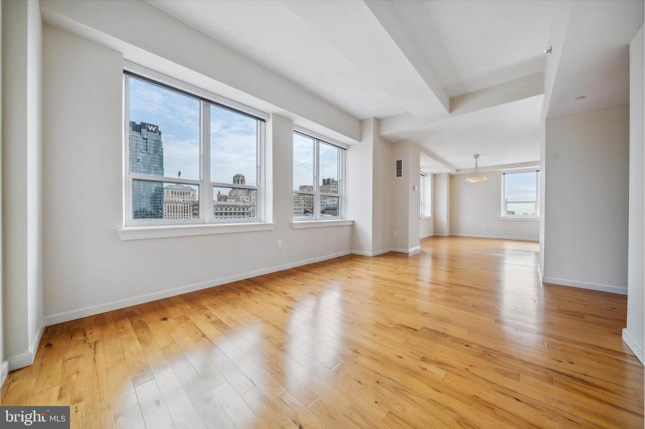 1425 Locust Street - Photo 1