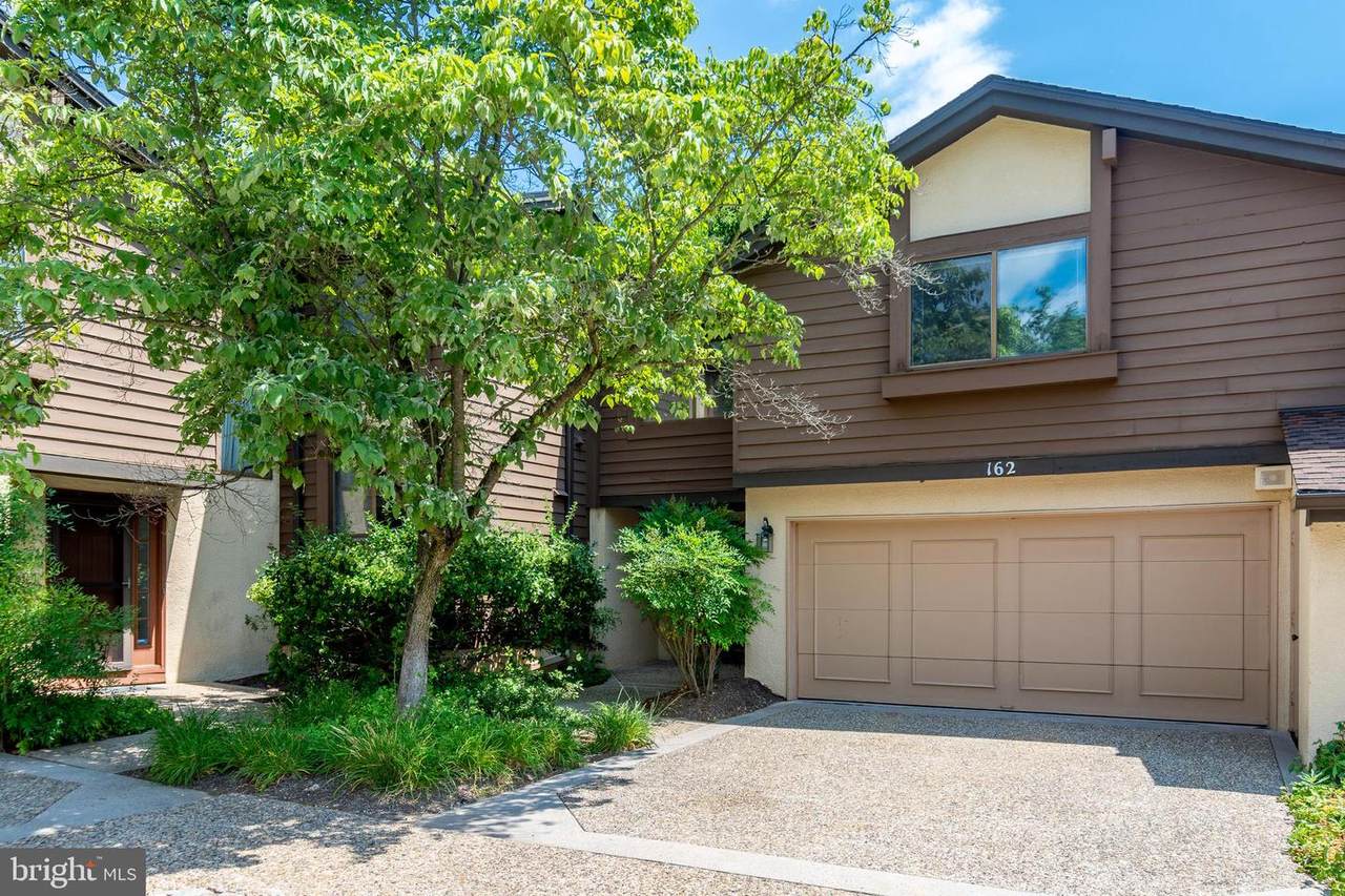 162 Sayre Drive - Photo 1