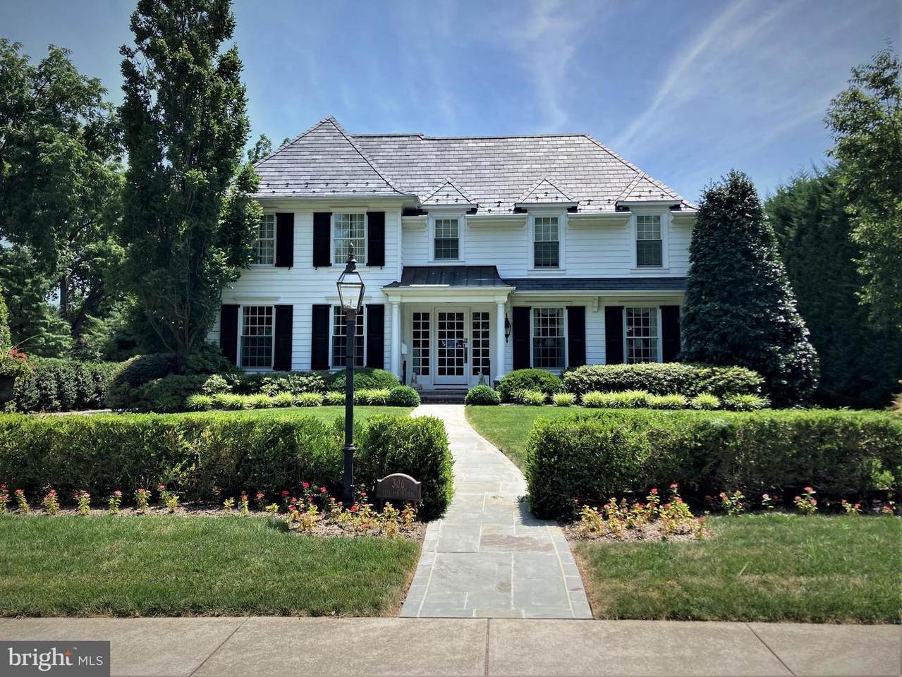 306 Oak Avenue - Photo 1