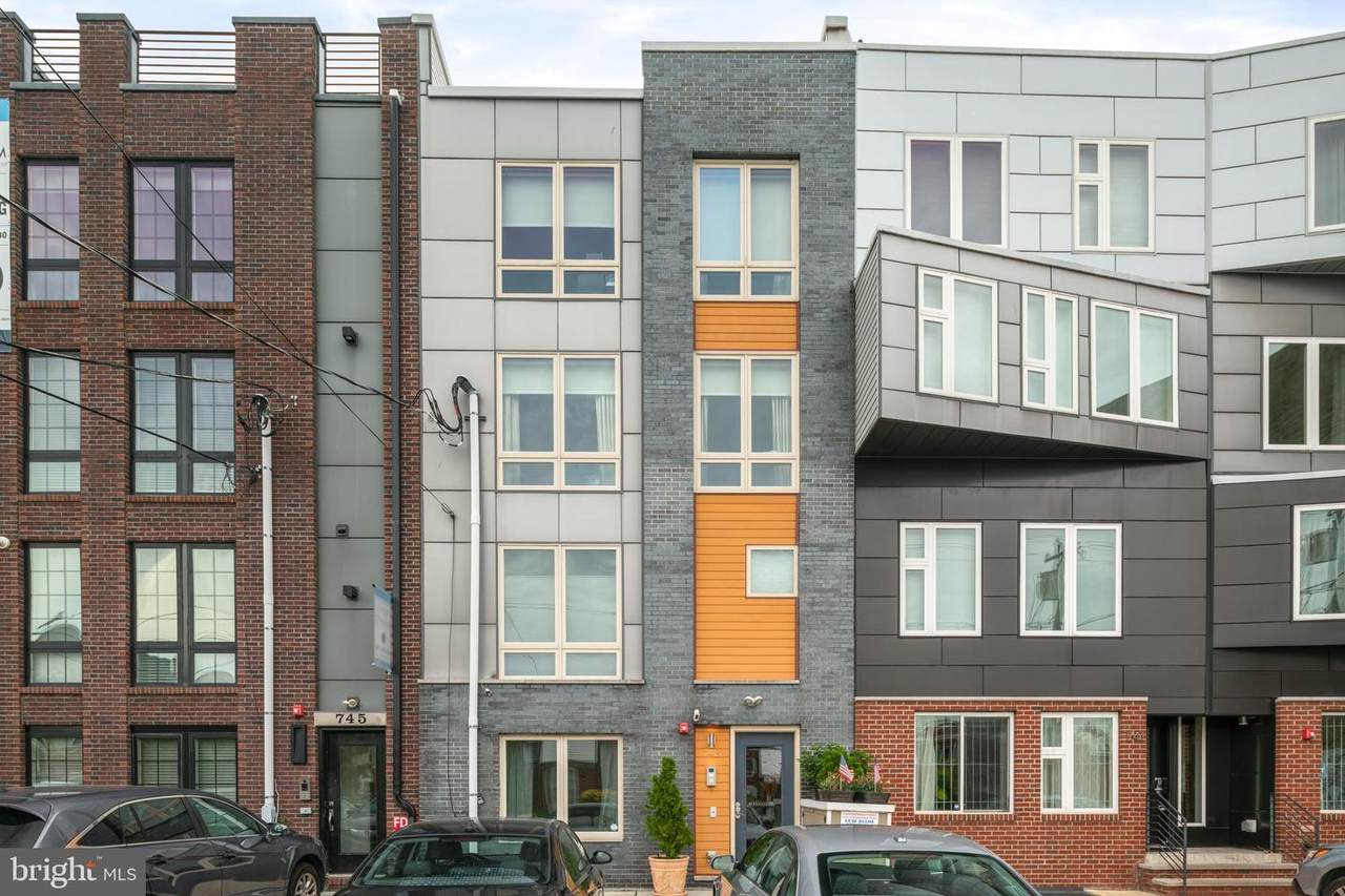 743 20TH Street - Photo 1
