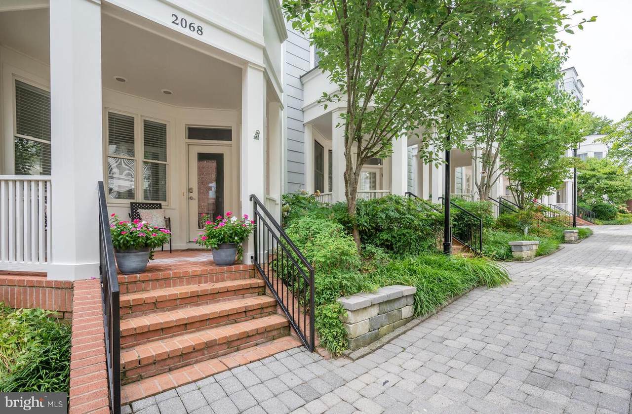 2068 Oakland Street - Photo 1