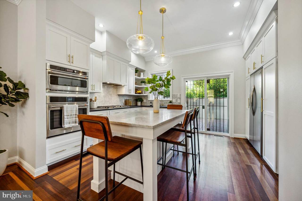 732 20TH Street - Photo 1