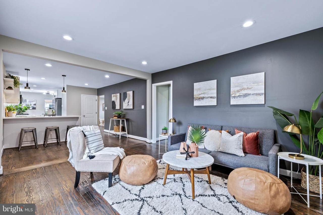 2702 Glendale - Photo 1