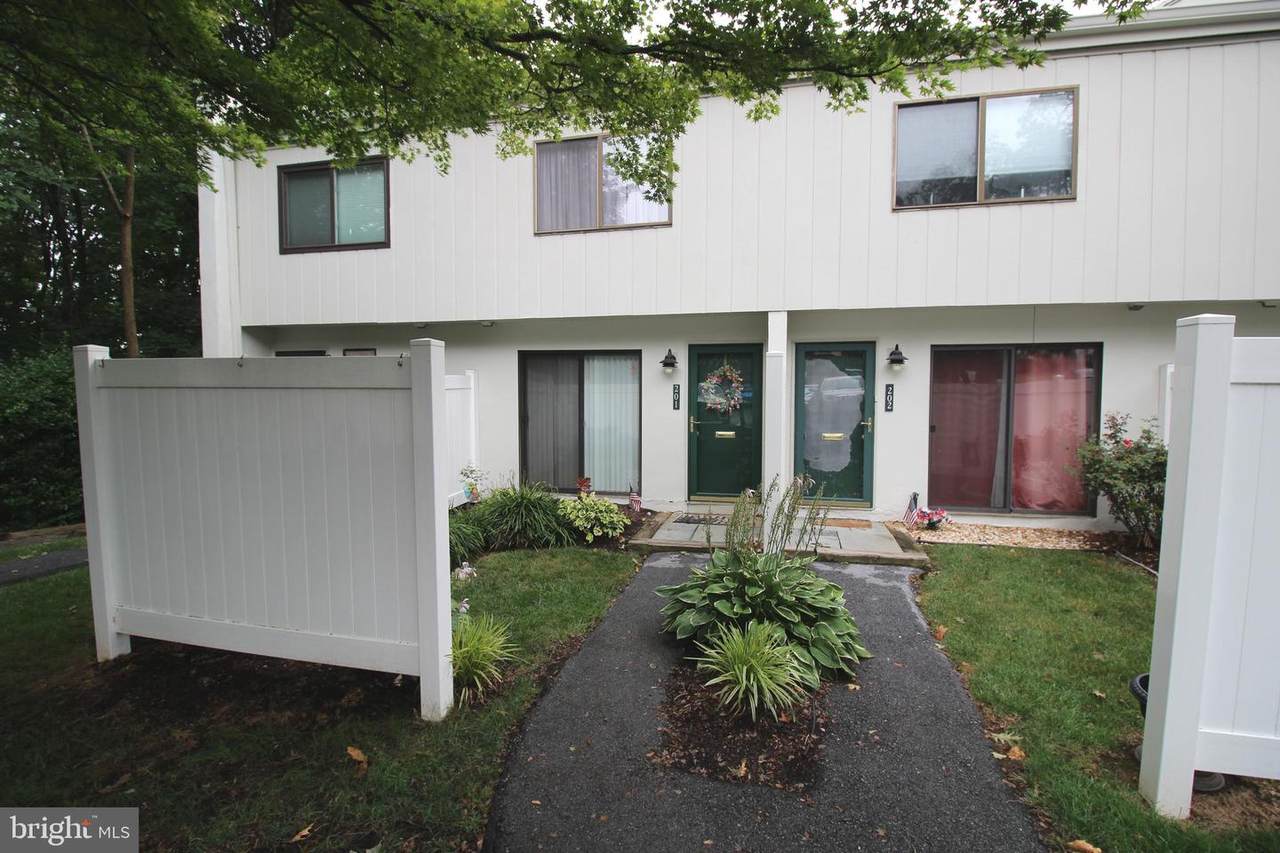 201 Summit House - Photo 1