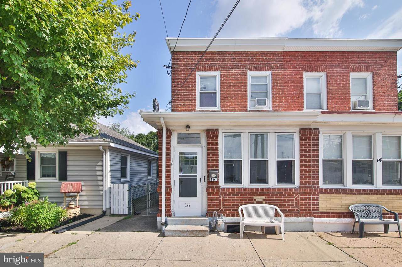 16 4TH Avenue - Photo 1