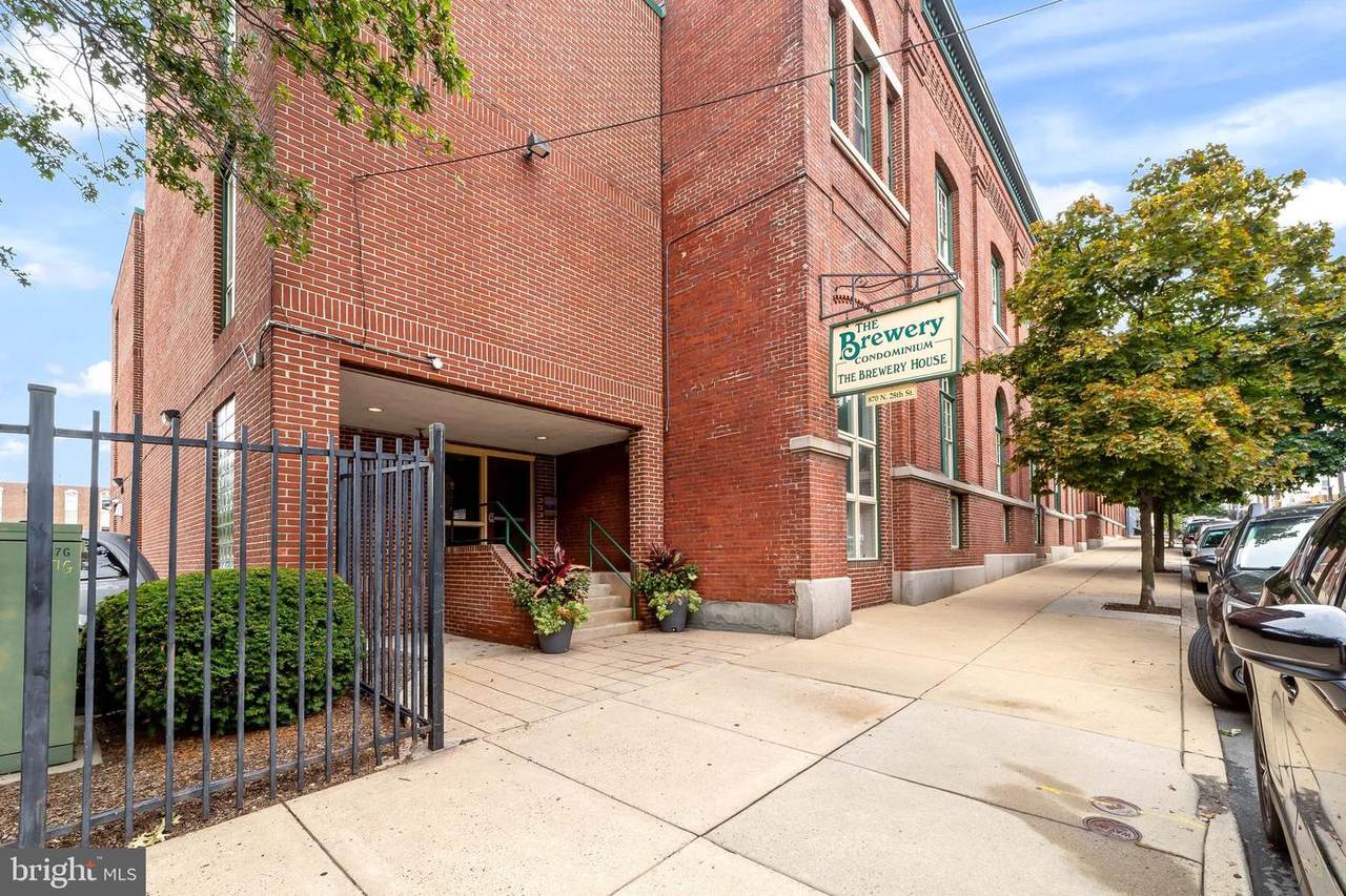 870 28TH Street - Photo 1