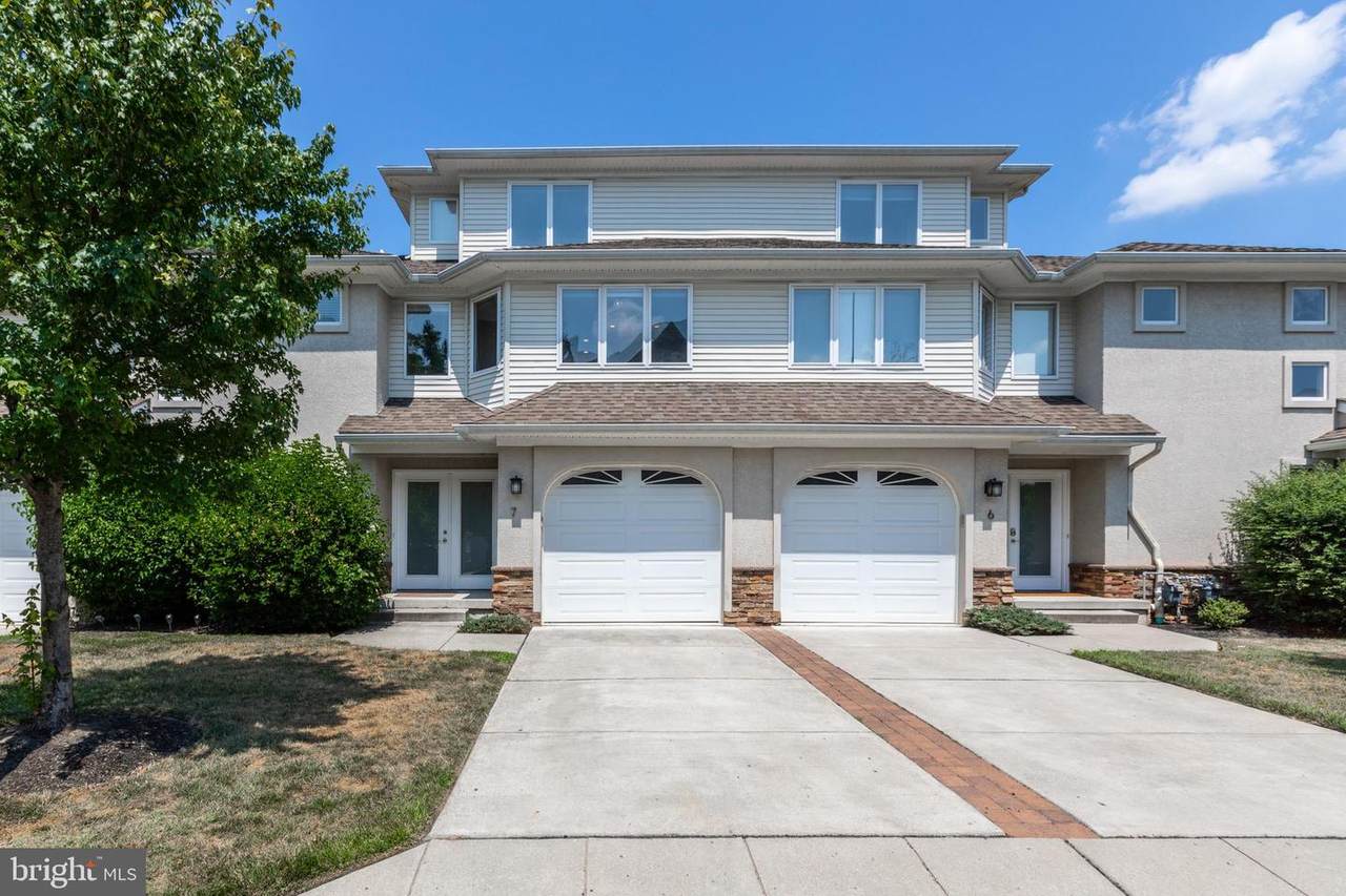 7 Regency Court - Photo 1