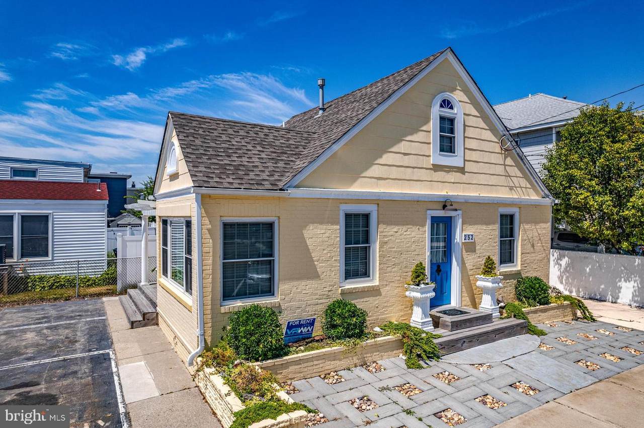 252 Davis Avenue - Photo 1