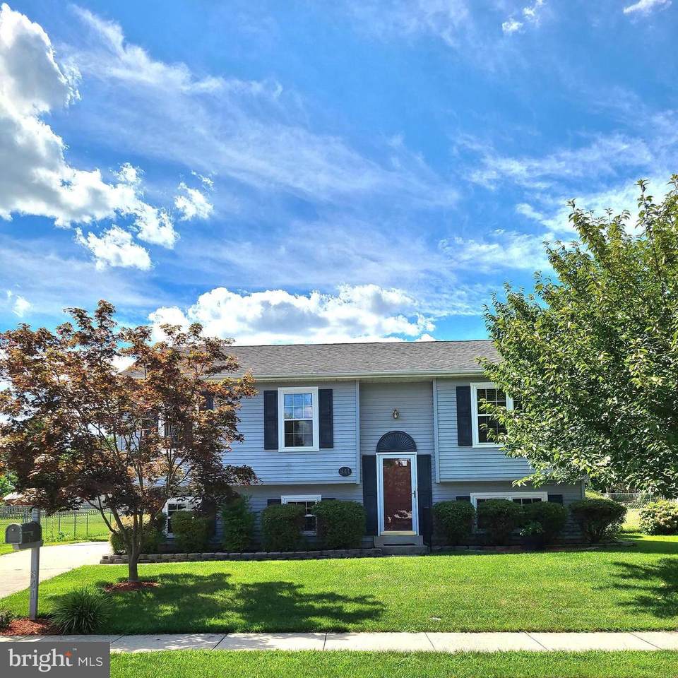 841 Briar Court - Photo 1