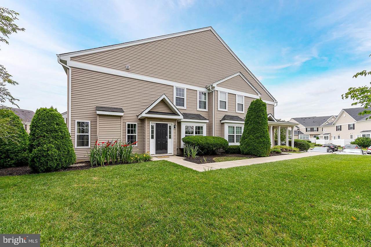 2107 Lexington Mews Mews - Photo 1