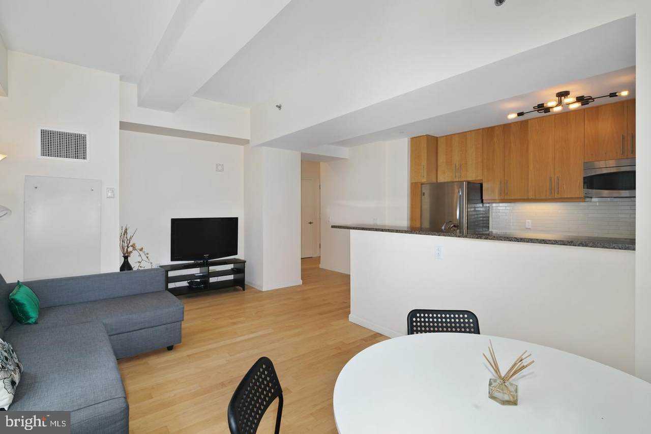 1425 Locust Street - Photo 1